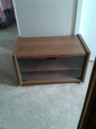 Side table /tv table_ great shape_* smoke free home_ $... _ SALE / IF posted IS available