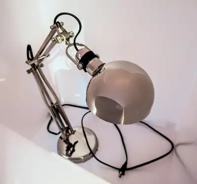 Lampe de table de style architecte, View more