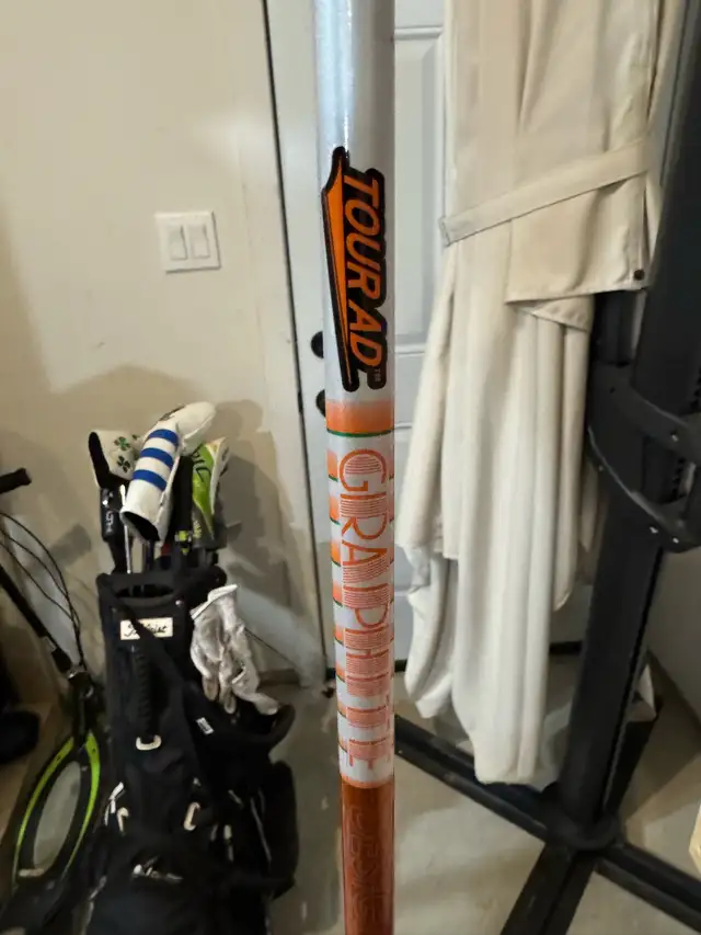 Titleist T-MB  718 2 Iron with TOUR AD 95 shaft in Golf in London - Image 3