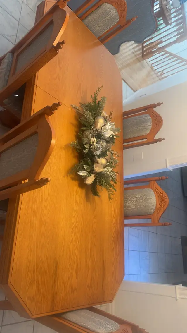 dining room set & table in Dining Tables & Sets in Dartmouth - Image 2