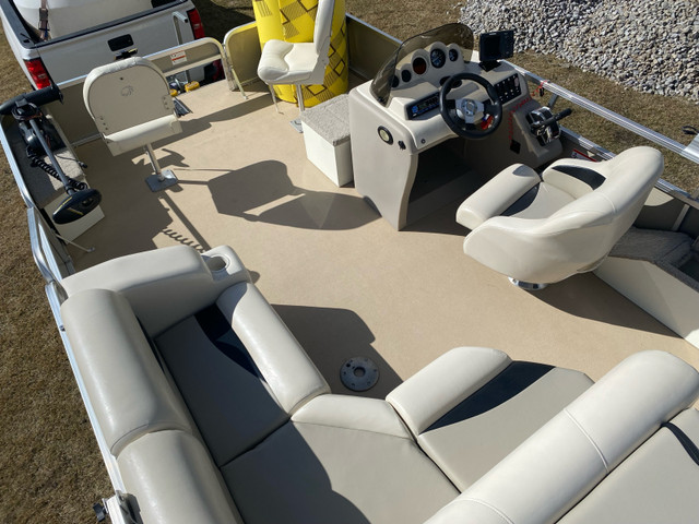2010 Lowe SS 214 suncruiser pontoon boat  in Powerboats & Motorboats in Strathcona County - Image 4