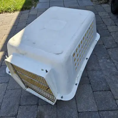 Cage pour chien ou chat 30 po x 23 po x 20 po de haut Pierre 514-267-8582