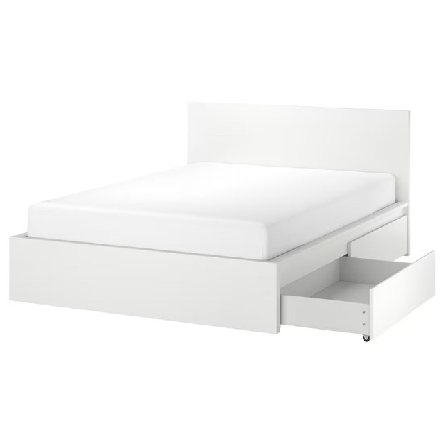 Grand lit IKEA avec 4 rangements dans Lits et matelas  à Ouest de l’Île