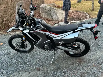 Selling my 2018 crf250 rally Bikes is in awesome shape , works great still has original tires Doesn’...