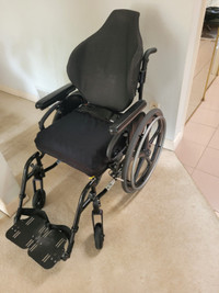 QXi Lightweight Adult Folding Wheelchair