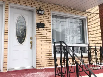 Beautiful 5 1/2 for rent near metro Cartier for immediate occupancy. No animals acceptable!!!! If yo...