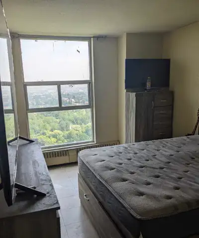 room for rent $1000 for couples near Humber collage.