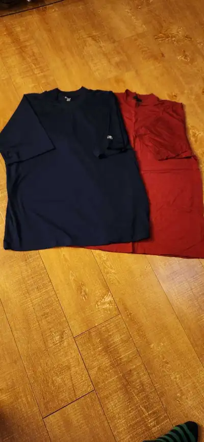 2 chandails homme 2XL    dont 1 Dry-fit Rawlings pour les 2gs, View more