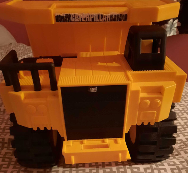 Large Syncrude Caterpillar Truck. This is in New condition  in Toys in Brockville - Image 4