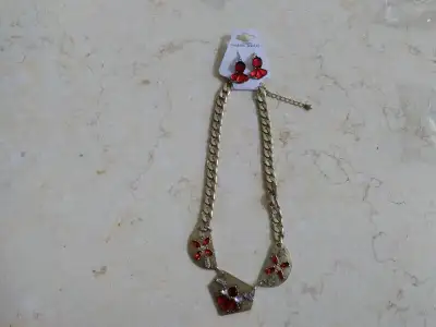Pretty necklace and earrings set, View more