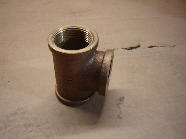 Plumbing brass/bronze ball valve//union//threaded tee in Plumbing, Sinks, Toilets & Showers in Hamilton