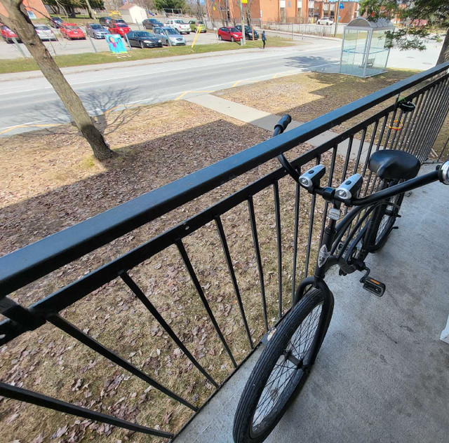 Vélo de promenade muni d'un panier  dans De route  à Sherbrooke