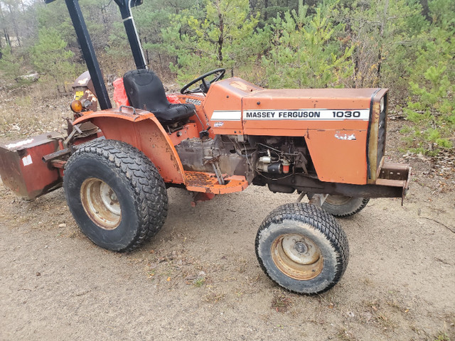 Massey Ferguson 1030 in Snowblowers in Hamilton - Image 2