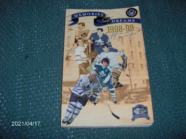 Toronto Maple Leafs 1998/1999 Guide Book in Arts & Collectibles in Markham / York Region