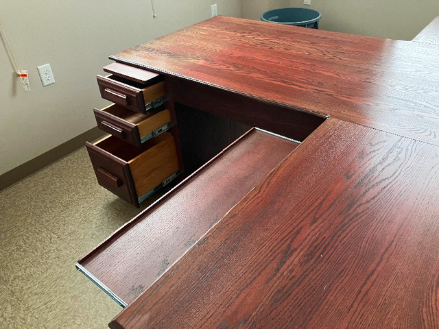 Executive custom built oak Amish office desk dans Bureaux  à Grande Prairie - Image 3
