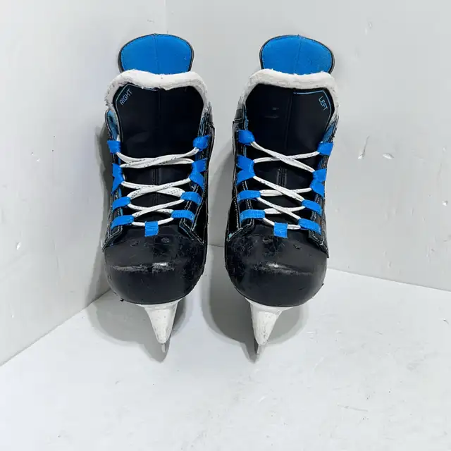 Bauer Prodigy youth hockey ice skates size 5  in Hockey in Winnipeg - Image 3