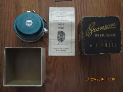 Very nice Bronson No 390 Royal-Matic fly reel. From 1953 complete with original instruction pamphlet...