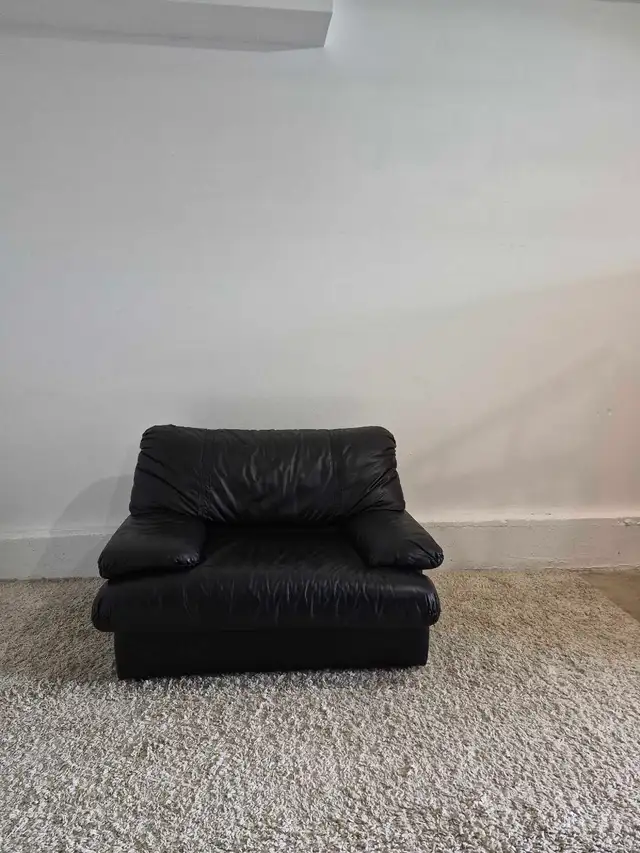 FREE DELIVERY Doimo Salotti Single Black Leather Sofa Chair in Chairs & Recliners in Vancouver - Image 4