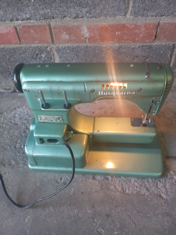Husqvarna sewing machine in Hobbies & Crafts in City of Toronto