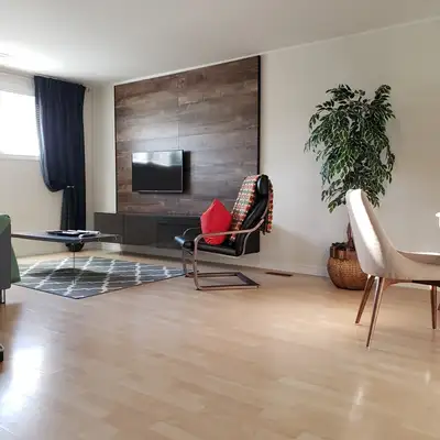 Enjoy your stay in Windsor at our stylish one or two-bedroom apartment. This quiet space is ideal fo...