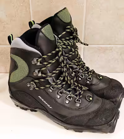 Like new condition Nordic XC ski boots for Salomon SNS X ADVENTURE BC bindings. Women's 9.5 or Men's...