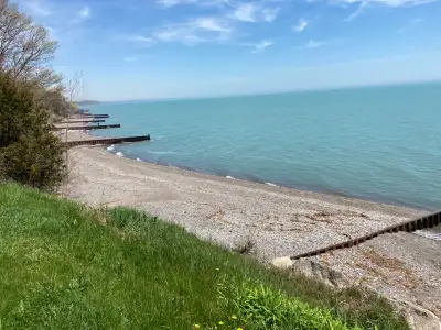 2 bedroom waterfront cottage for rent in Wheatley Ont, Secluded deadend street, wood fireplace, A/C,...
