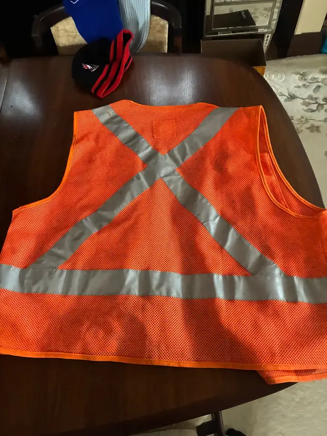 $4 Safety vest air cargo biking bike costume tool As Is in Men's in City of Toronto - Image 7
