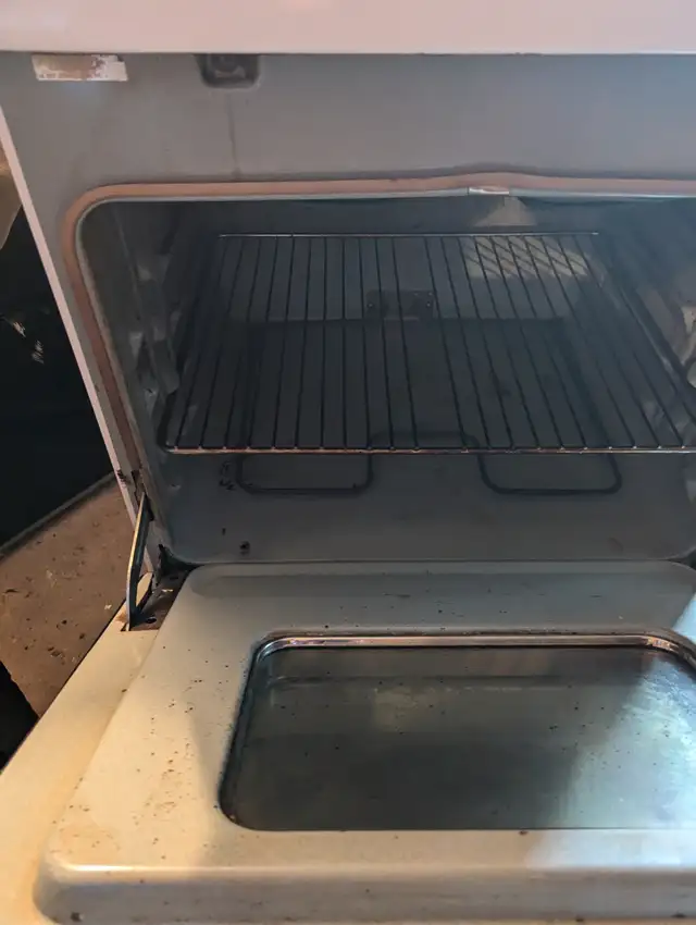 24 in electric stove in Stoves, Ovens & Ranges in City of Halifax - Image 3