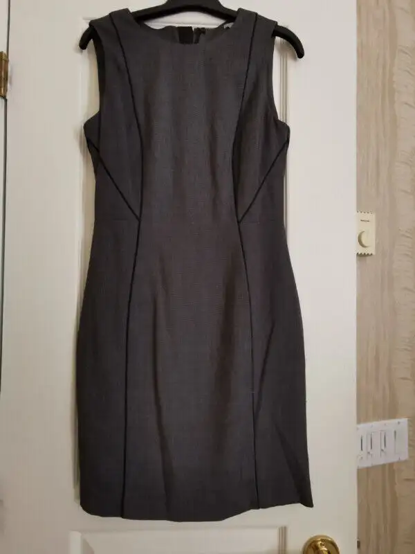 2 robes  classiques,   grandeur 38 in Women's - Dresses & Skirts in Longueuil / South Shore - Image 2