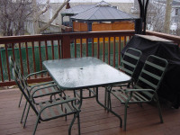 PATIO TABLE & 4 CHAIR SET - GOOD CONDITION