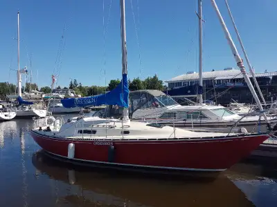 For sale Viking 33 sailboat (asking 15500$ OBO) Located: Nepean Sailing Club (Ottawa) Includes: Rece...