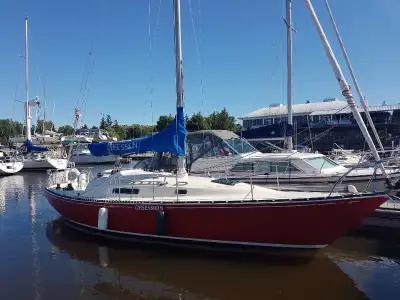 For sale Viking 33 sailboat (asking 13500$ OBO) Located: Nepean Sailing Club (Ottawa) Includes: Rece...