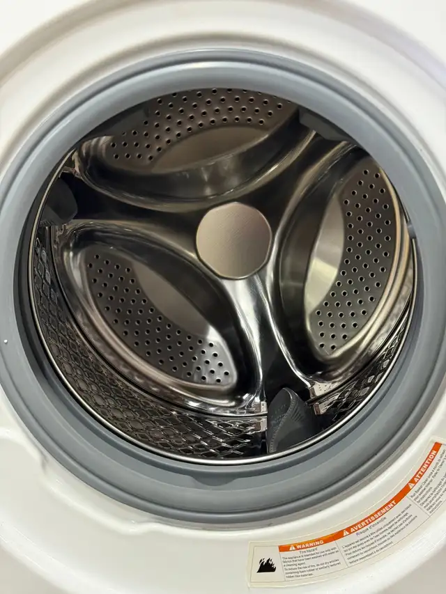 Apartment Size Washer / Dryer Combo “MIDEA” H33/W24/D26 in Washers & Dryers in City of Toronto - Image 4