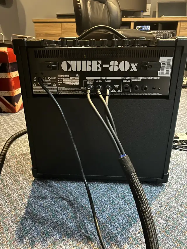 Amplificateur Roland 80x avec foot switch in Amps & Pedals in West Island - Image 4