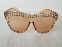 BRAND NEW! Unisex Sunglasses. Lunettes de Soleil Neuves.