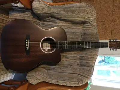 2024 martin 000c jr-10e Streetmaster Acoustic electric guitar. Like new condition. $1000 or best off...