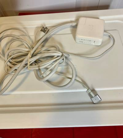 45W Power Adapter for MagSafe 2 Macbook Air in Cables & Connectors in Burnaby/New Westminster