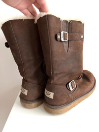 Warm UGG boots us size 6! In very good condition!