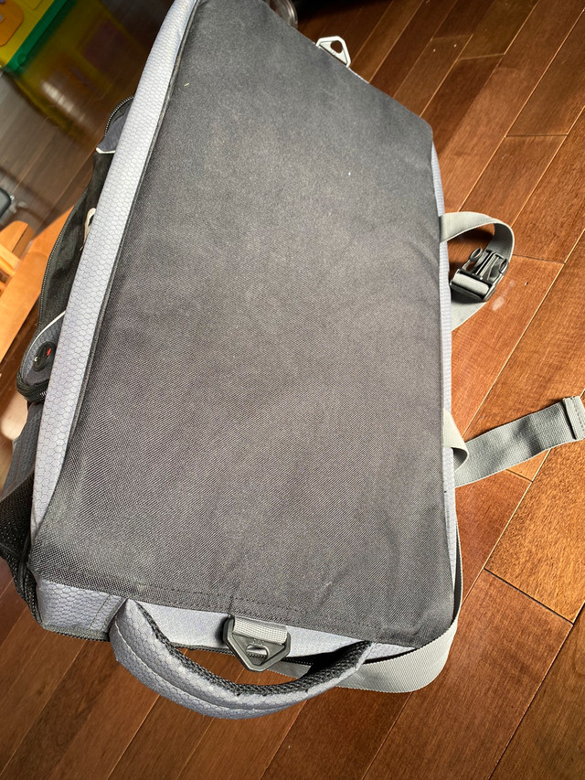 High Sierra Grey Black sport Duffle bag in Women's - Bags & Wallets in Calgary - Image 4