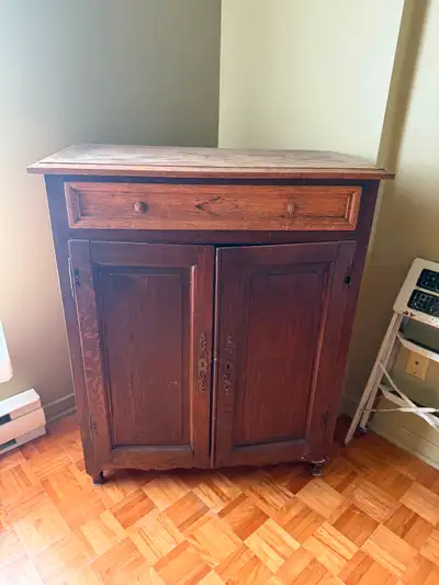 Armoire vintage