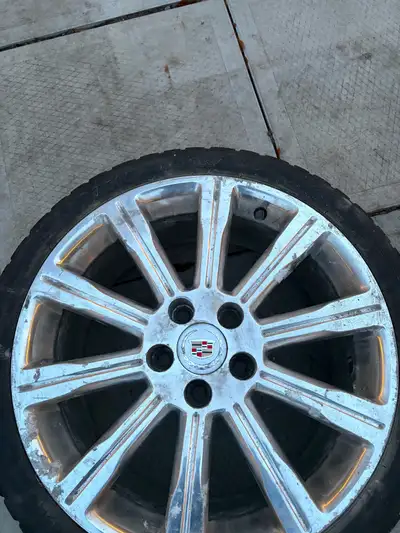 MileKing Winter MK617 225/40R18 92H xl Cadillac These tires have been used for 3 months. Still has a...