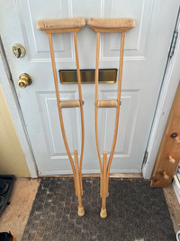 Adult crutches