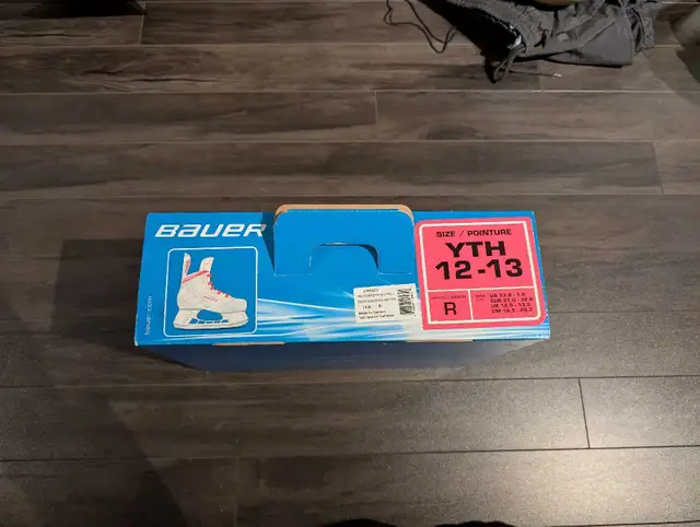Bauer Ice Skates Youth Size 12 / 13 in Skates & Blades in Mississauga / Peel Region - Image 3