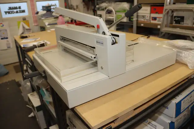 HEAVY DUTY 17” PAPER CUTTER  – Great Condition!63006661467137121