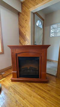 Dimplex Fireplace and Mantel (93.5cm x 92cm x 30cm)