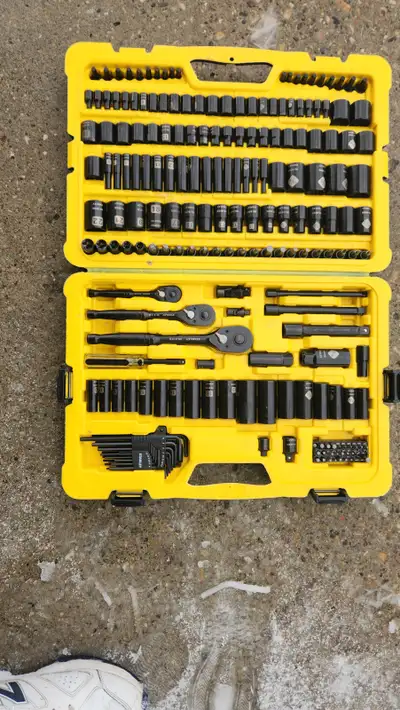 new stanley 229 'piece black chrome socket sel 160 $cash will deliver in edmonton or calgary dependi...