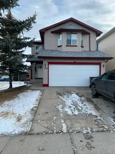 This 1700 sq ft well kept corner lot, front D. Attached garage, 3 bedrooms two story house comes wit...
