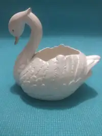 Decorative Swan Dish / Display