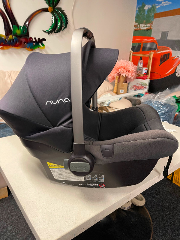 Nuns car seat for infant lightest car seat ever in Strollers, Carriers & Car Seats in St. Albert