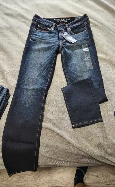 Brand new American Eagle Skinny Jeans. Size 6, regular inseam. Low rise, super stretch power fit (th...